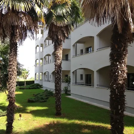 Flores Hotel 4*