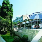 Flores Hotel