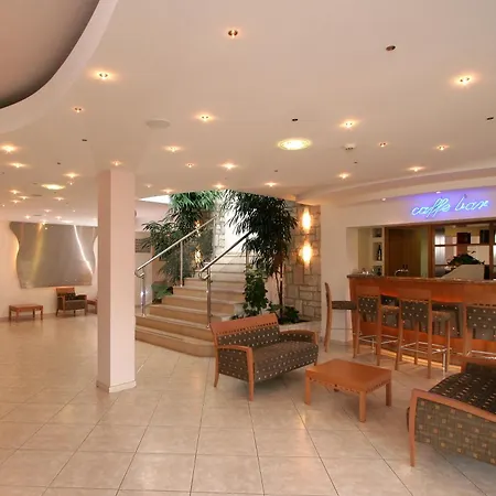 Hotel Flores 4*