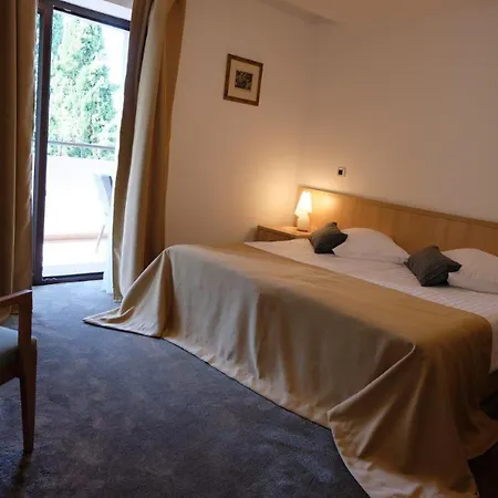 Flores Hotel