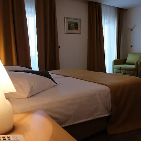 Flores Szálloda 4*